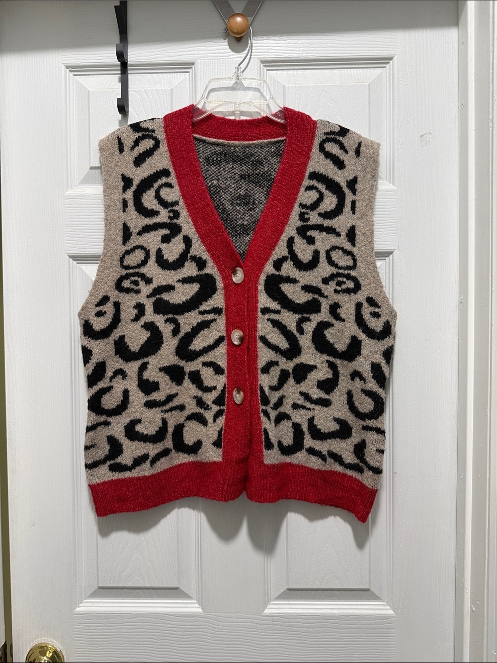 Sz L Red Trim Leopard Pattern Knit Sweater Vest